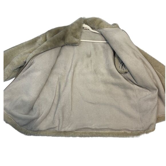 CANADIAN made padou faux fur convertible jacket - Picture 6 of 12